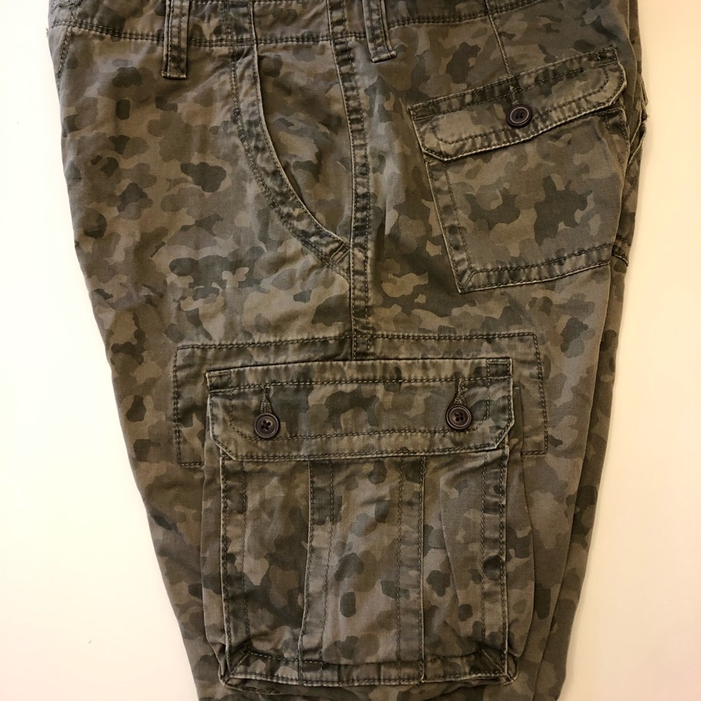 Men’s camo cargo shorts
